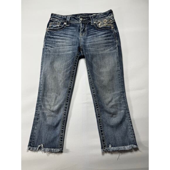 Miss Me Women's Mid-Rise Capri Sequence Embroidered Blue Jeans - Sz 26 (27x20.5) - Picture 1 of 7